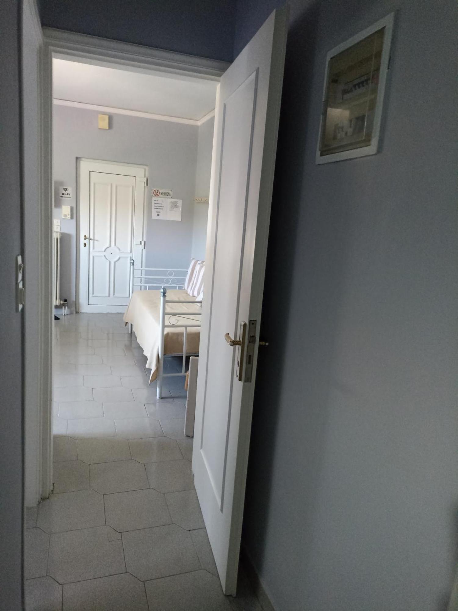 Seven Seas Apartments Artemida  Zimmer foto