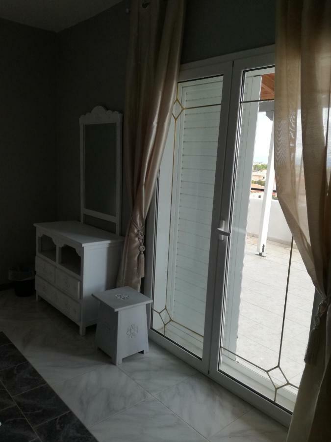 Seven Seas Apartments Artemida  Exterior foto